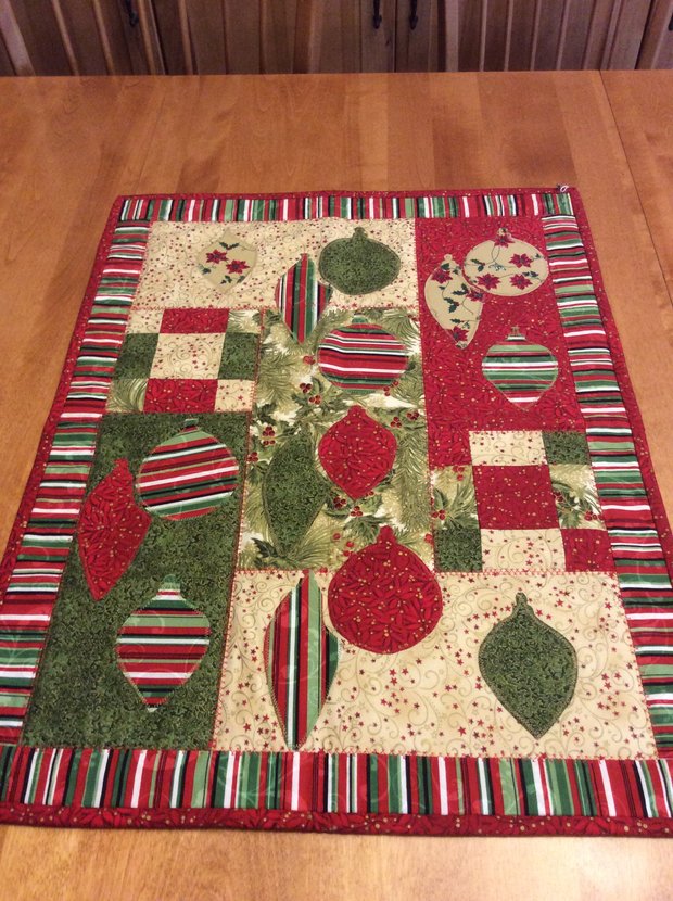 Christmas Wall Hanging - Ornaments by 
Della Cronkrite