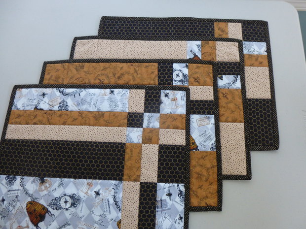Placemats - Beehive (5) by 
Della Cronkrite