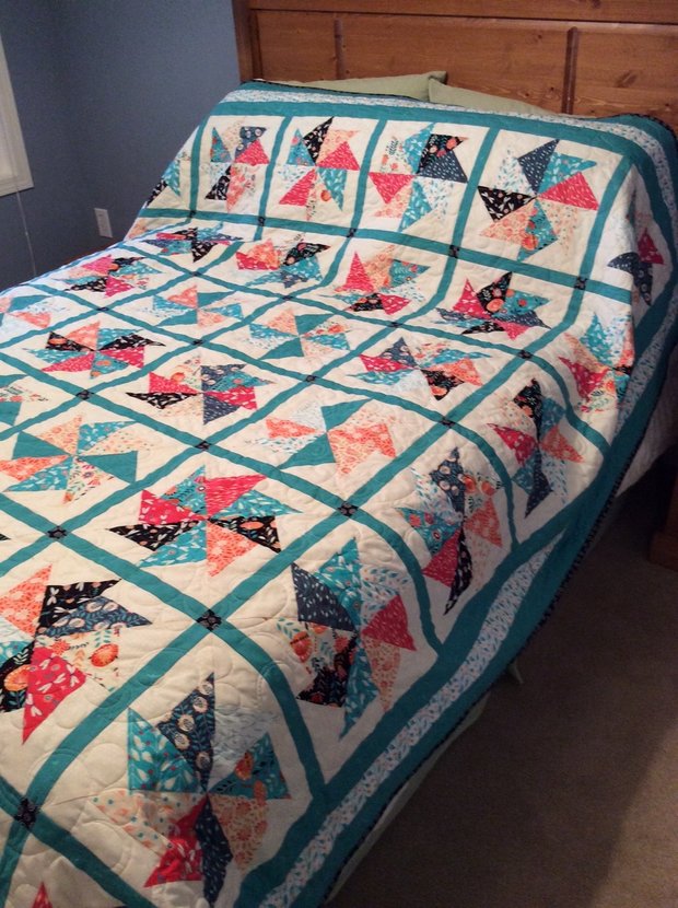 Dragonfly Pinwheel Quilt by 
Della Cronkrite