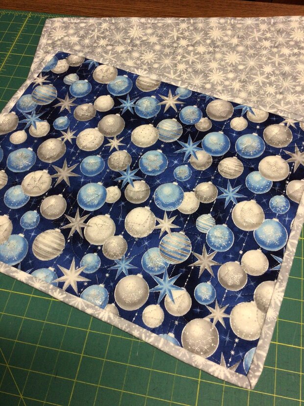 Xmas Ornaments Placemats  (6) by 
Della Cronkrite