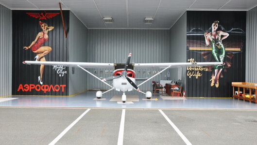 Captain Steve's Cessna 182 hangar. photo: Lotus Johnson by 
Peter Allen