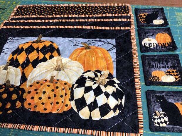 Pumpkin Placemats (4) by 
Della Cronkrite