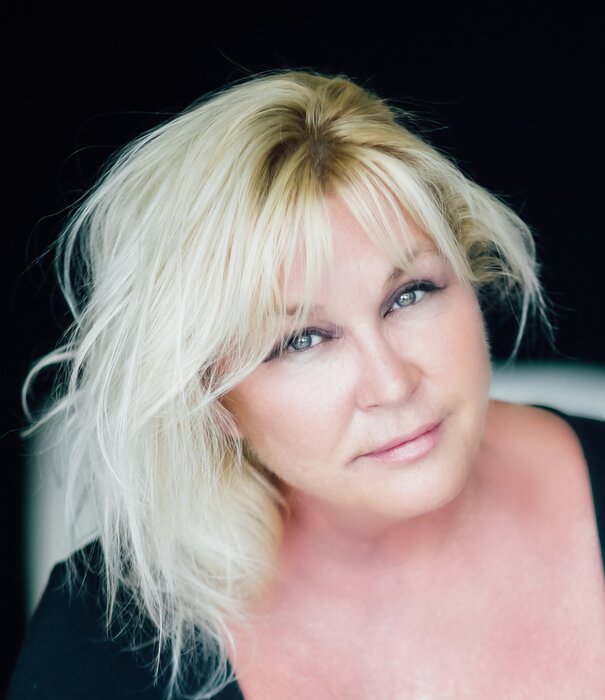 Profile Image: Elaine Lakeman