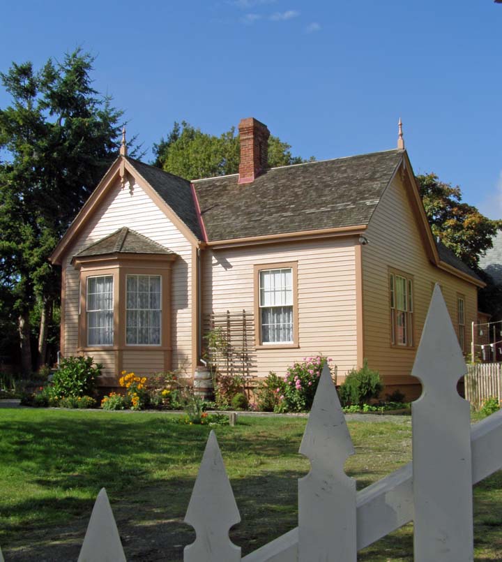 Historic House Tour @ Ross Bay Villa Historic House Museum Apr 6 2019 - Jun 21st @ Ross Bay Villa Historic House Museum