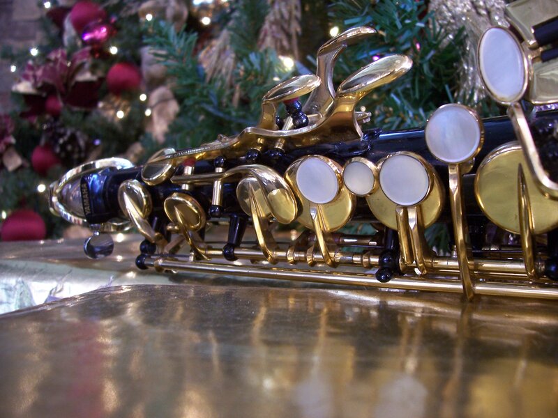 Saxophone Christmas: Monik Nordine, Joe Hatherill, Rowan Farintosh, Jacob Moreau, Bart Wong, Rowan Barclay @ Victoria Public Market Dec 5 2015 - May 6th @ Victoria Public Market
