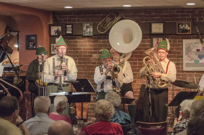 Octoberfest Buffet Dance: Dixieland Express @ Trafalgar Pro Patria Legion Br 292 Oct 14 2017 - May 7th @ Trafalgar Pro Patria Legion Br 292