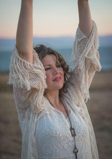 CFG April Coffeehouse: Kristia Di Gregorio @ Duncan United Church Apr 8 2017 - May 6th @ Duncan United Church