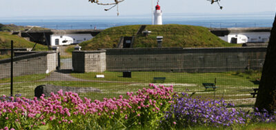 Annual Mother&rsquo;s Day Garden Tour @ Fort Rodd Hill and Fisgard Lighthouse National Historic Sites May 10 2015 - Jun 11th @ Fort Rodd Hill and Fisgard Lighthouse National Historic Sites