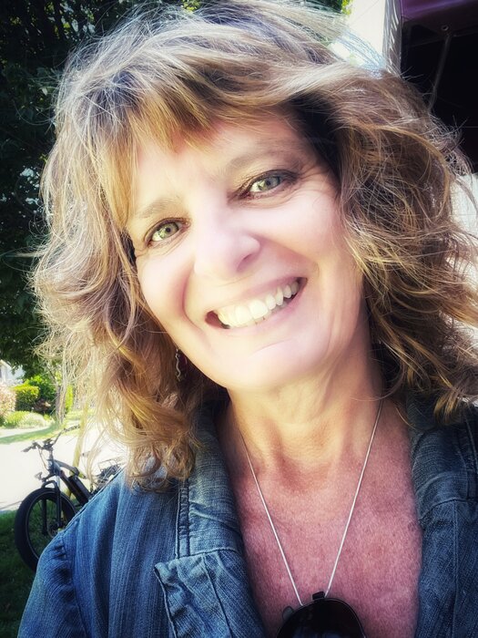 Profile Image: Carol Auld