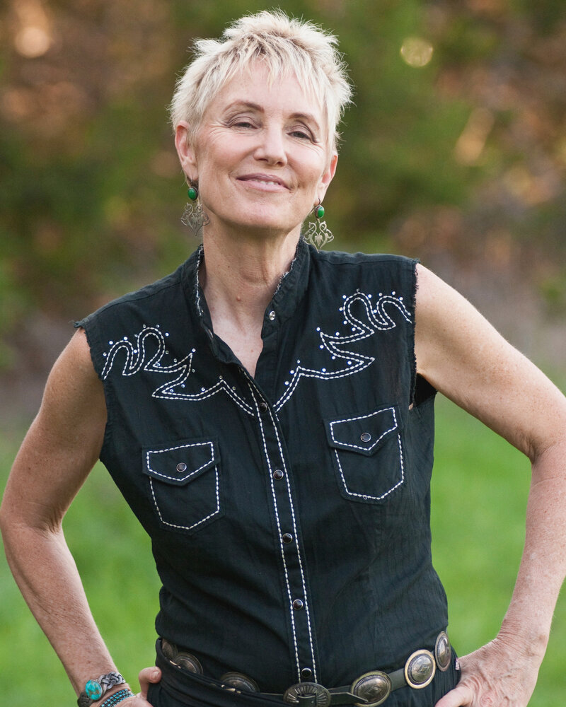 Eliza Gilkyson @ Oak Bay United Church Sep 6 2014 - May 6th @ Oak Bay United Church