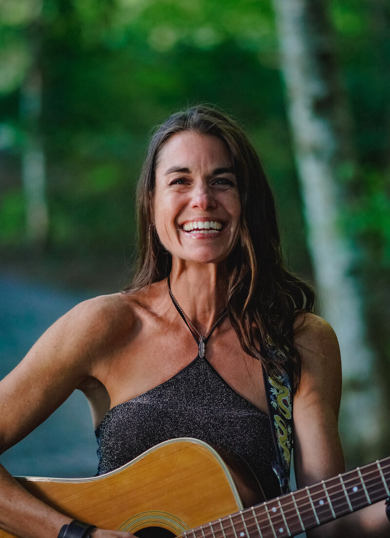 Folks Music Series with Lola Parks & The Aerialists: Lola Parks, Aerialists @ Stage in the Park (Cameron Bandshell) Jul 5 2022 - May 5th @ Stage in the Park (Cameron Bandshell)