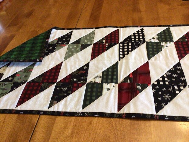 Diamond Runner (green) by 
Della Cronkrite