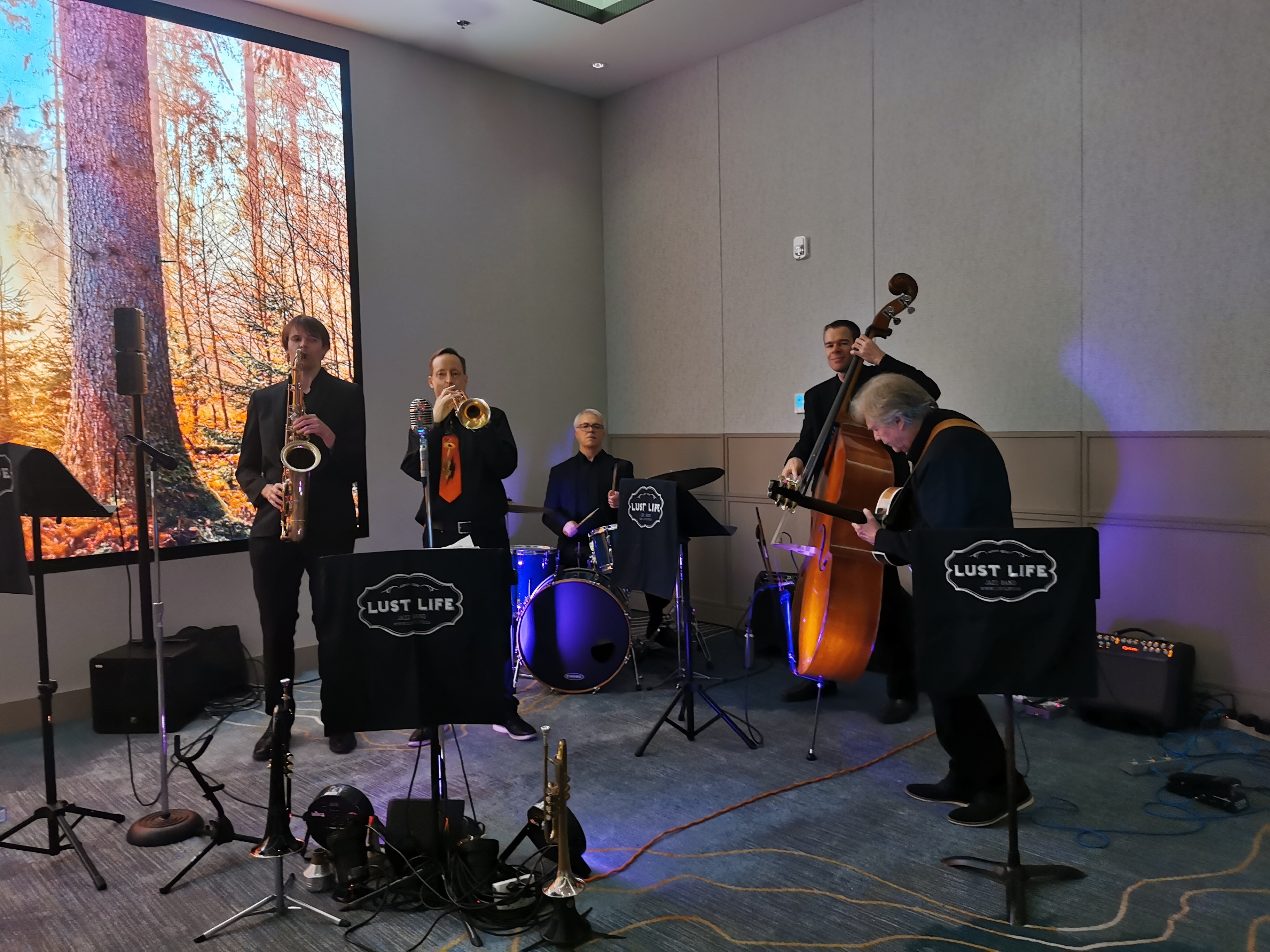 Live Jazz & Funky Stuff in Brentwood Bay: Lust Life Jazz Band @ Brentwood Bay Resort And Spa Nov 4 2023 - May 8th @ Brentwood Bay Resort And Spa