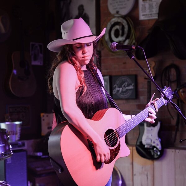Courtney Kane - Jun 4th @ Smoke 'N Barrel