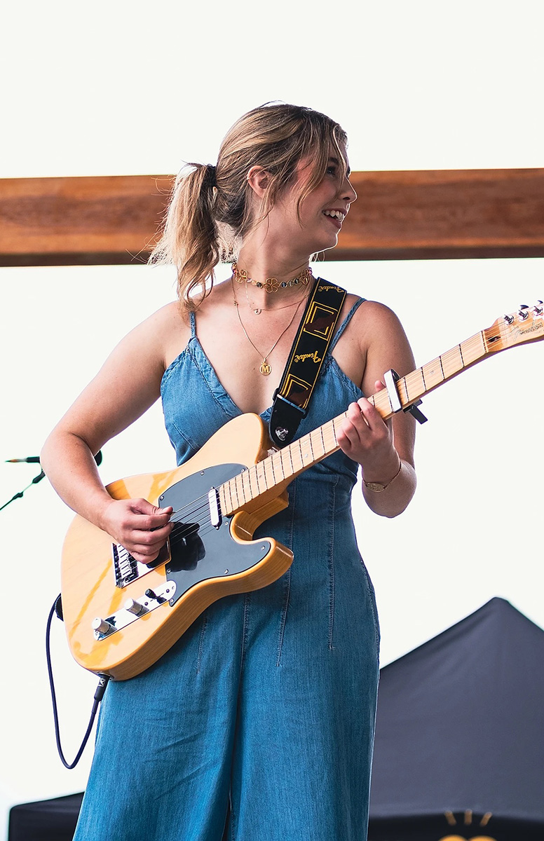 Julia Finnegan @ The Cove Inn Apr 26 2024 - May 6th @ The Cove Inn