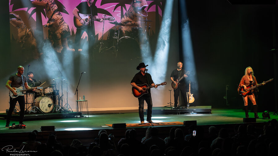 A fine Wednesday night for country in Kingston