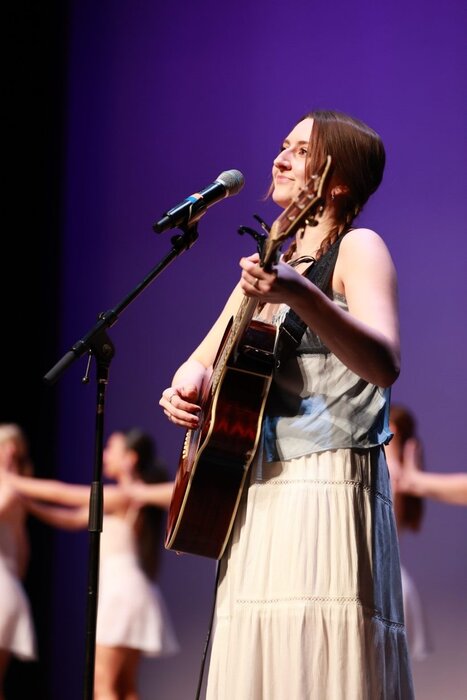 Roots Tuesdays: Jessica Wolowich @ The Cove Inn Nov 18 2025 - May 1st @ The Cove Inn