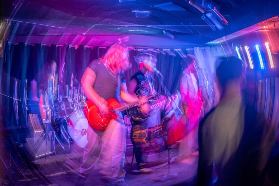 Queen’s Music Club hosts new student bands for memorable Mansion concert