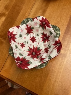 Bowl Cozy Poinsettia Green by 
Della Cronkrite