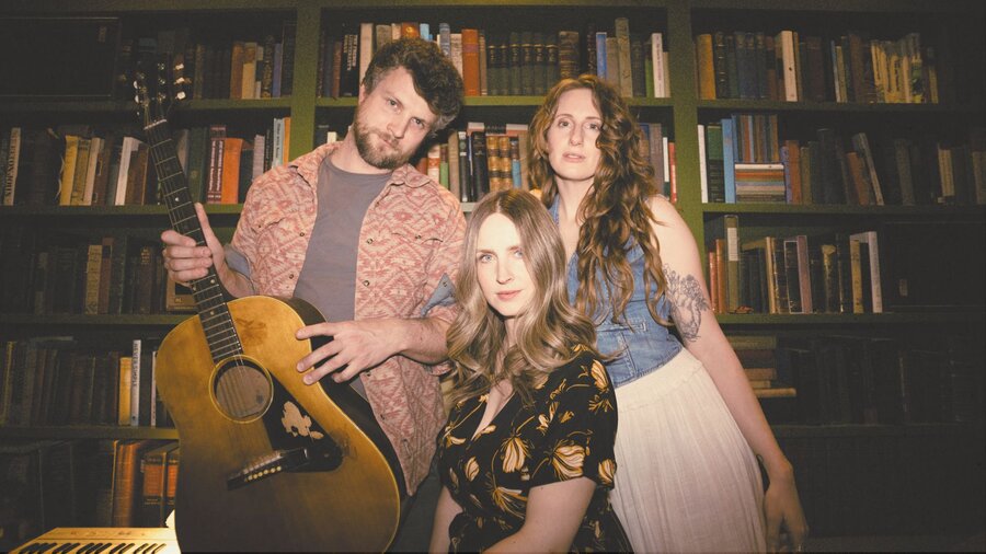 Through the Looking Glass: Alex Mundy and Friday’s Child bring a unique night of musical storytelling to Broom Factory