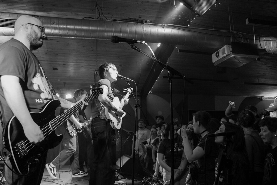 From moshing to making memories: Arm\'s Length and friends inspire audience with an unforgettable show at Broom Factory